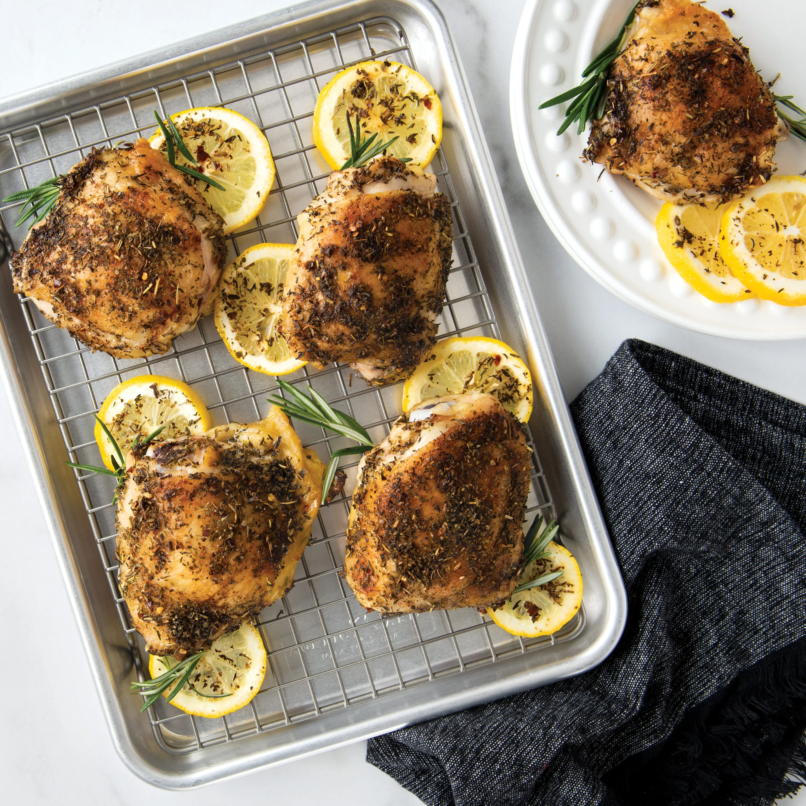 Nordic Ware Naturals® Quarter Sheet Bakplåt med ugnssäkert grillgaller 33 x 24 cm - Image 2
